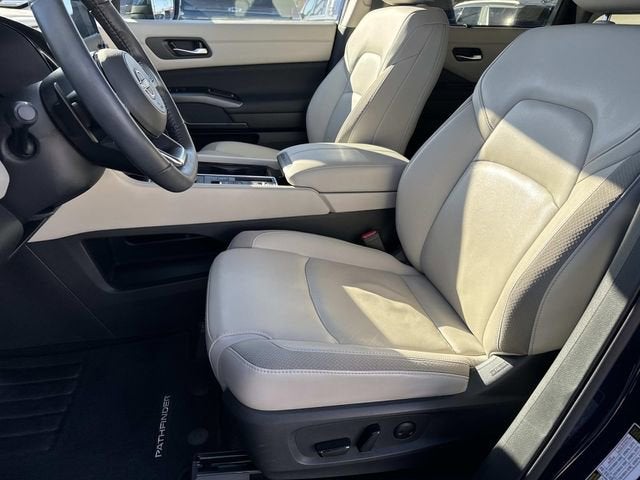 2024 Nissan Pathfinder SL